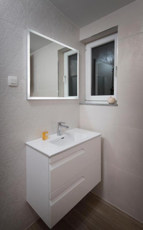 Villa J&J Apartments Residence With Swimming Pool Podstrana Luaran gambar