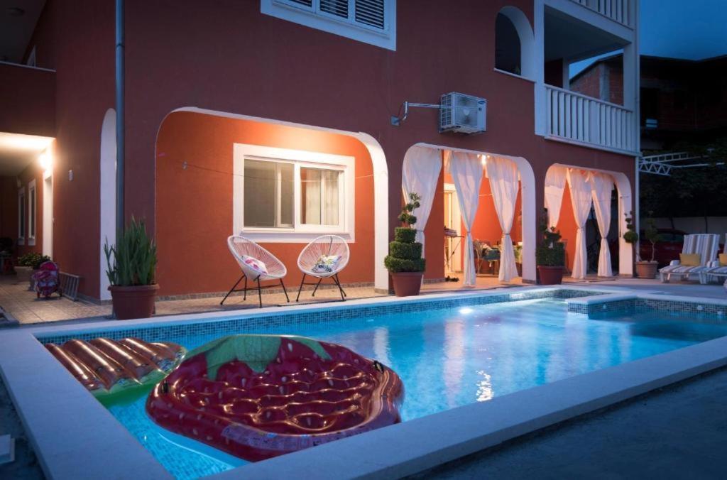 Villa J&J Apartments Residence With Swimming Pool Podstrana Luaran gambar
