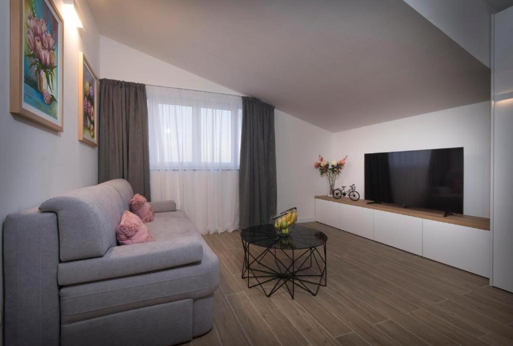 Villa J&J Apartments Residence With Swimming Pool Podstrana Luaran gambar