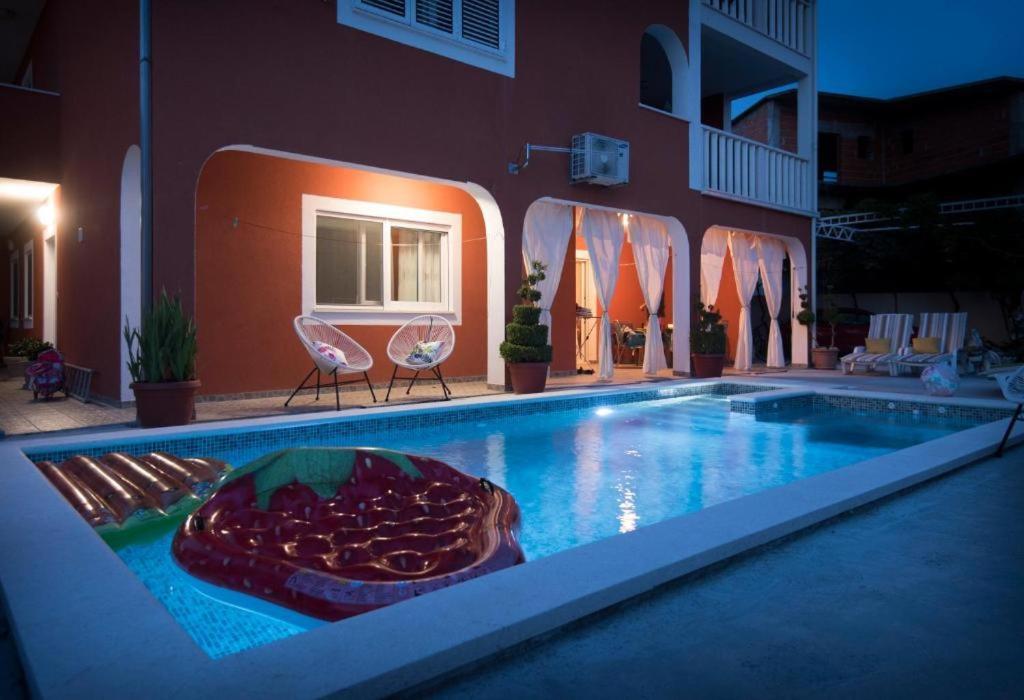 Villa J&J Apartments Residence With Swimming Pool Podstrana Luaran gambar