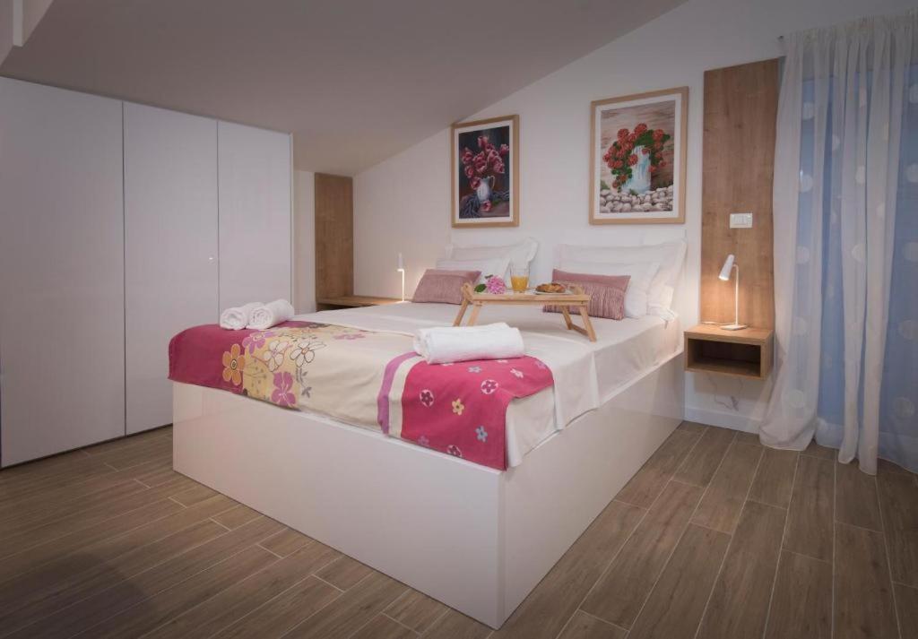 Villa J&J Apartments Residence With Swimming Pool Podstrana Luaran gambar