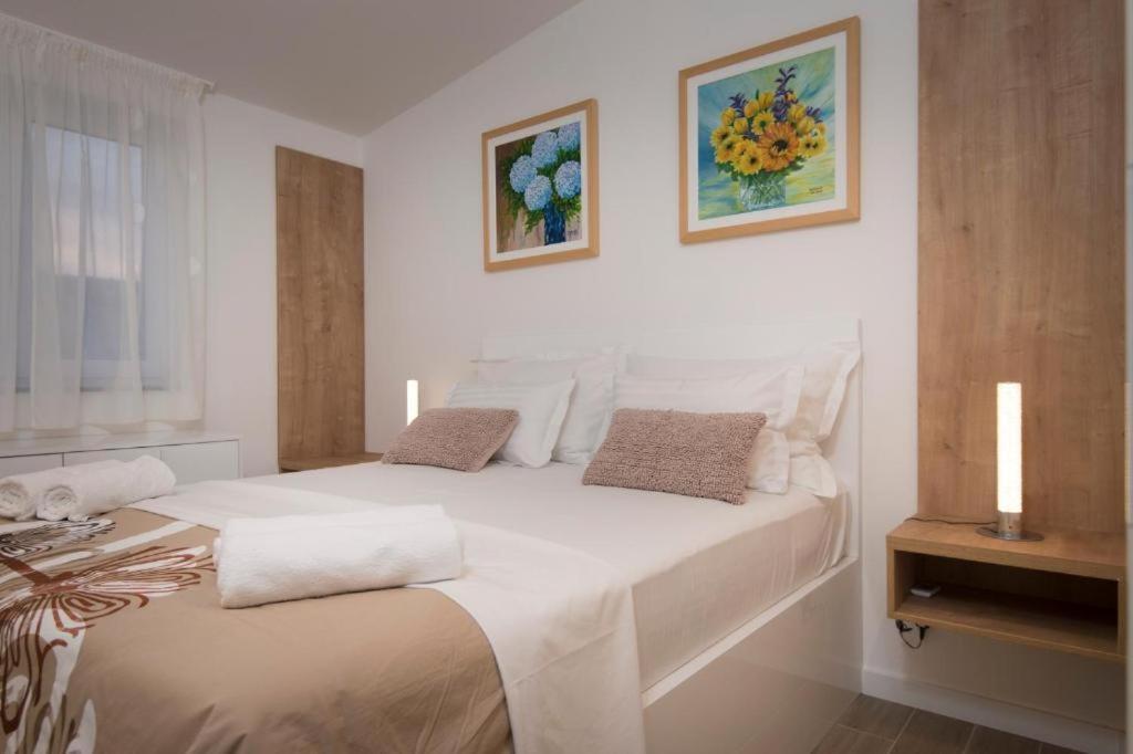 Villa J&J Apartments Residence With Swimming Pool Podstrana Luaran gambar