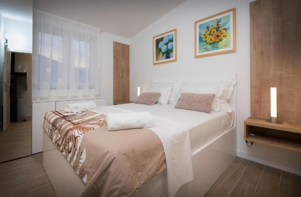 Villa J&J Apartments Residence With Swimming Pool Podstrana Luaran gambar