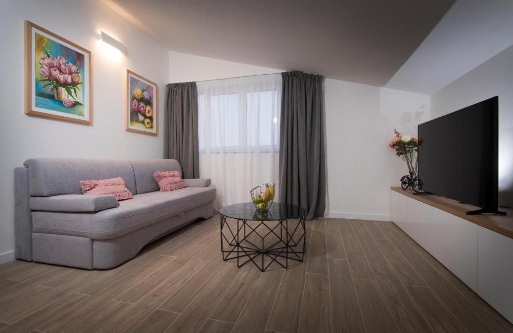 Villa J&J Apartments Residence With Swimming Pool Podstrana Luaran gambar