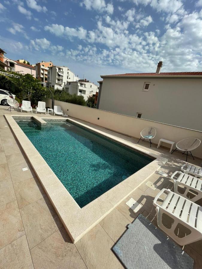 Villa J&J Apartments Residence With Swimming Pool Podstrana Luaran gambar