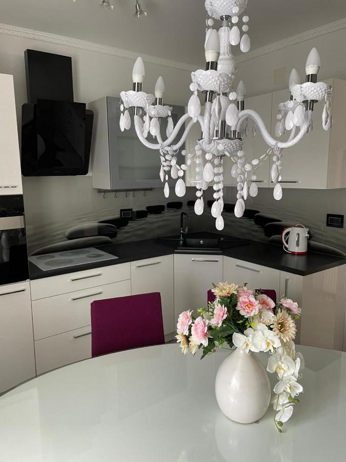 Villa J&J Apartments Residence With Swimming Pool Podstrana Luaran gambar