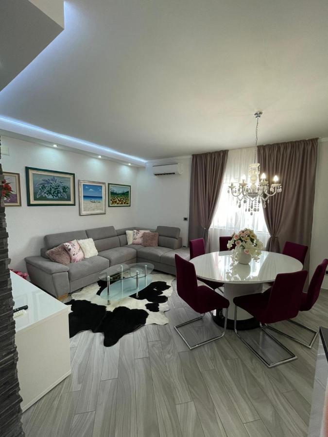 Villa J&J Apartments Residence With Swimming Pool Podstrana Luaran gambar