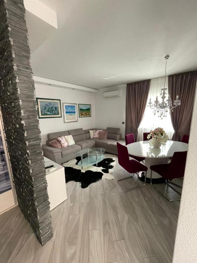 Villa J&J Apartments Residence With Swimming Pool Podstrana Luaran gambar