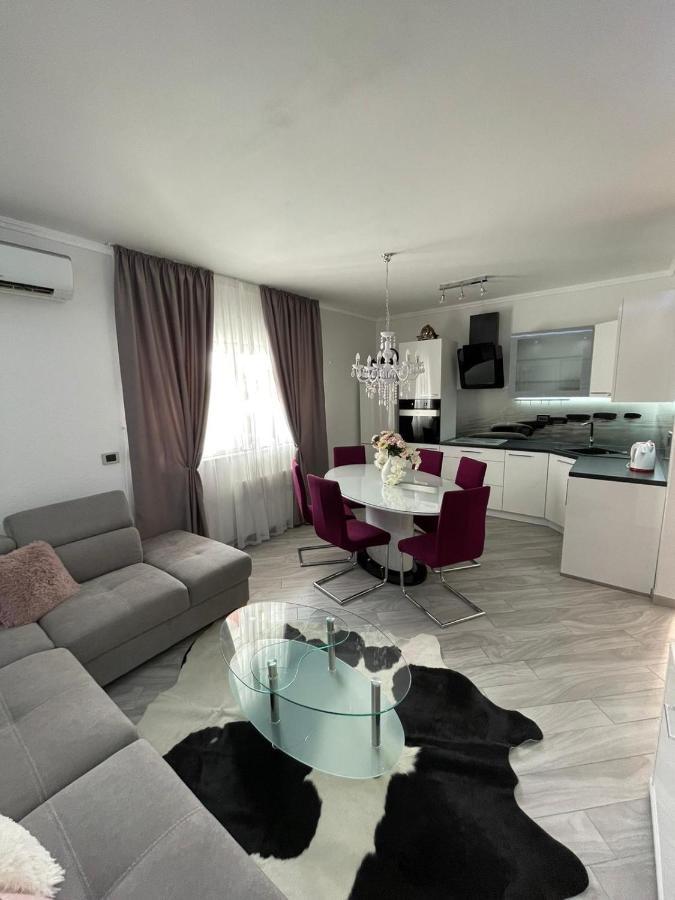 Villa J&J Apartments Residence With Swimming Pool Podstrana Luaran gambar