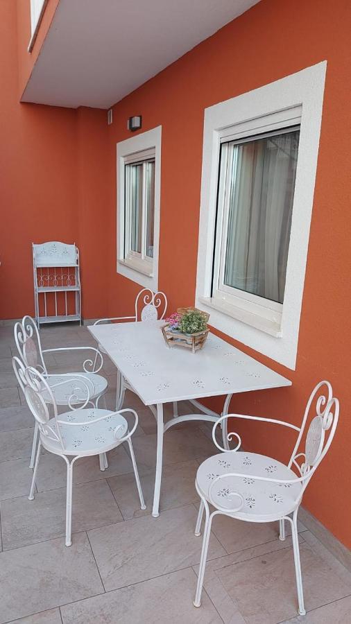 Villa J&J Apartments Residence With Swimming Pool Podstrana Luaran gambar