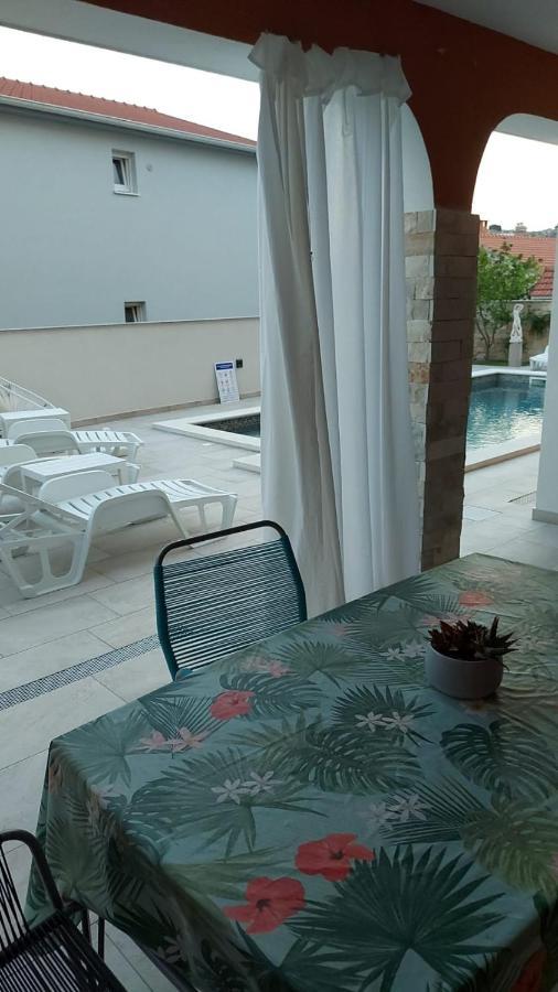Villa J&J Apartments Residence With Swimming Pool Podstrana Luaran gambar