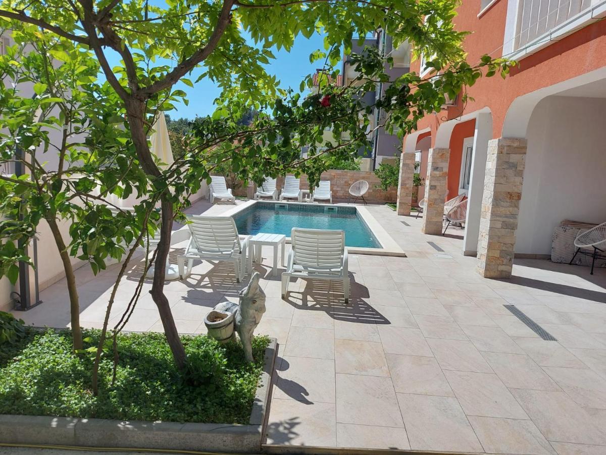 Villa J&J Apartments Residence With Swimming Pool Podstrana Luaran gambar