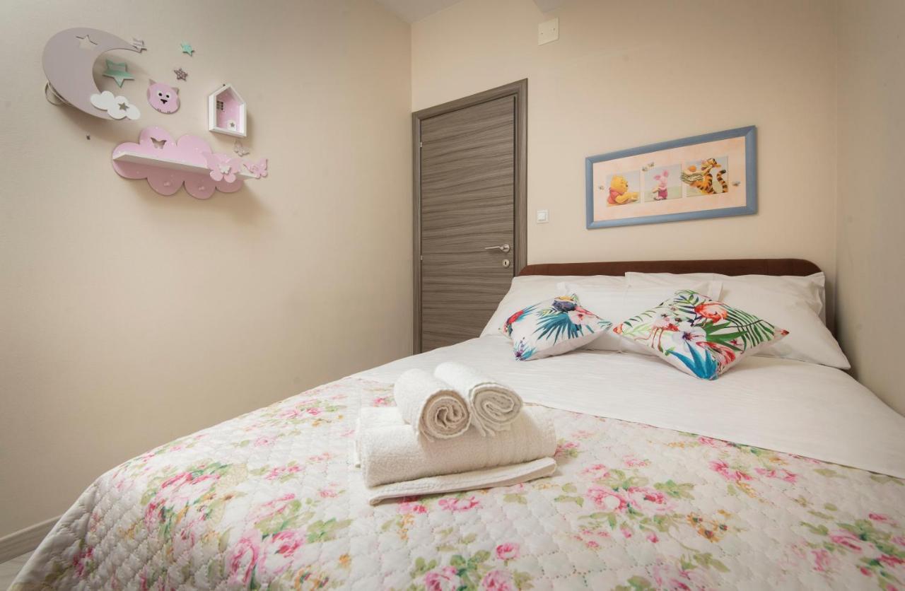 Villa J&J Apartments Residence With Swimming Pool Podstrana Luaran gambar