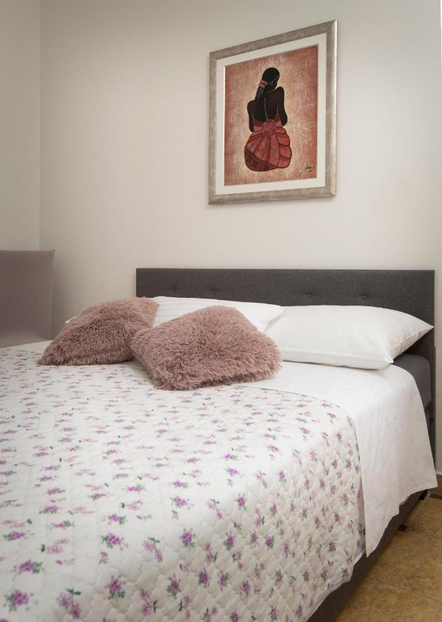 Villa J&J Apartments Residence With Swimming Pool Podstrana Luaran gambar