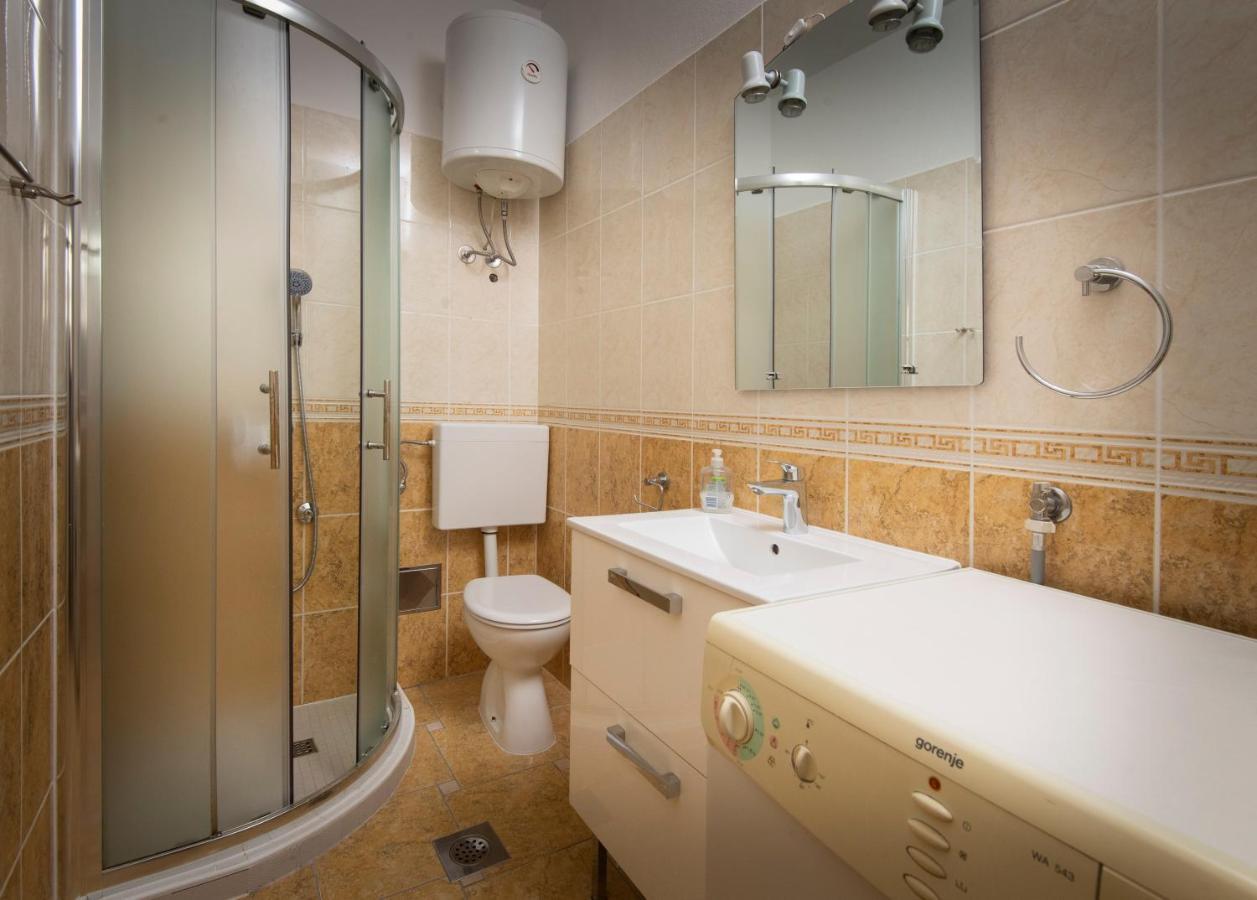 Villa J&J Apartments Residence With Swimming Pool Podstrana Luaran gambar
