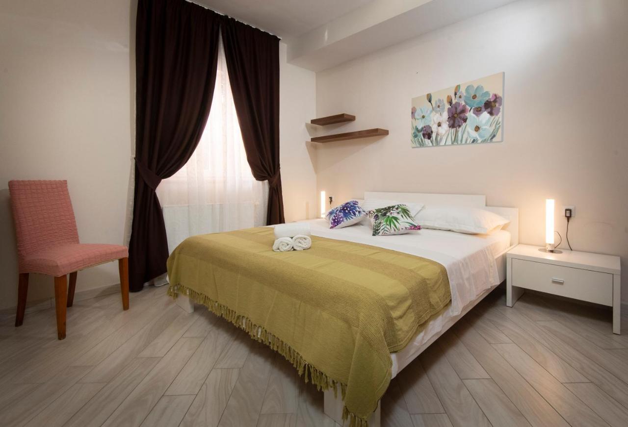 Villa J&J Apartments Residence With Swimming Pool Podstrana Luaran gambar