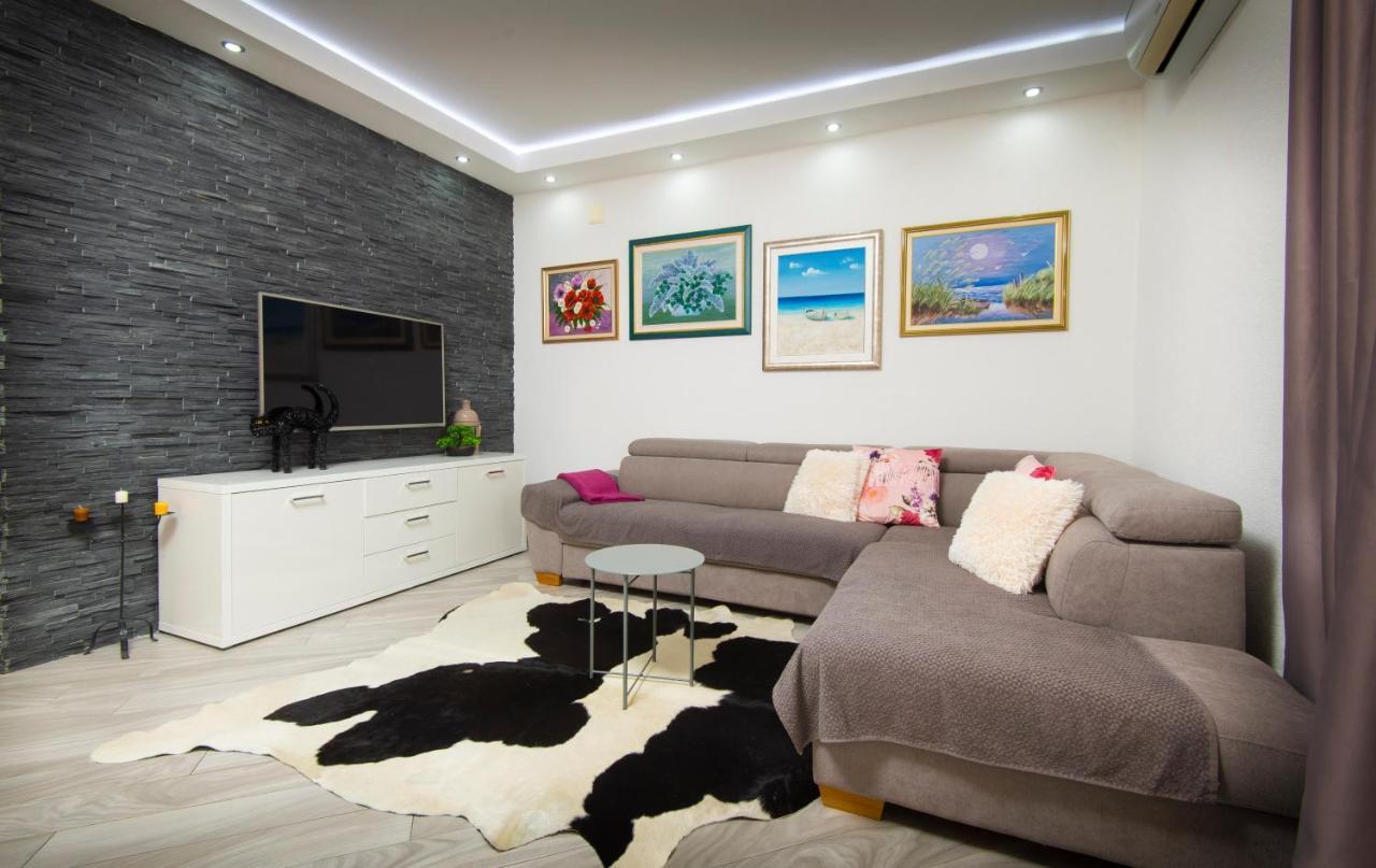 Villa J&J Apartments Residence With Swimming Pool Podstrana Luaran gambar