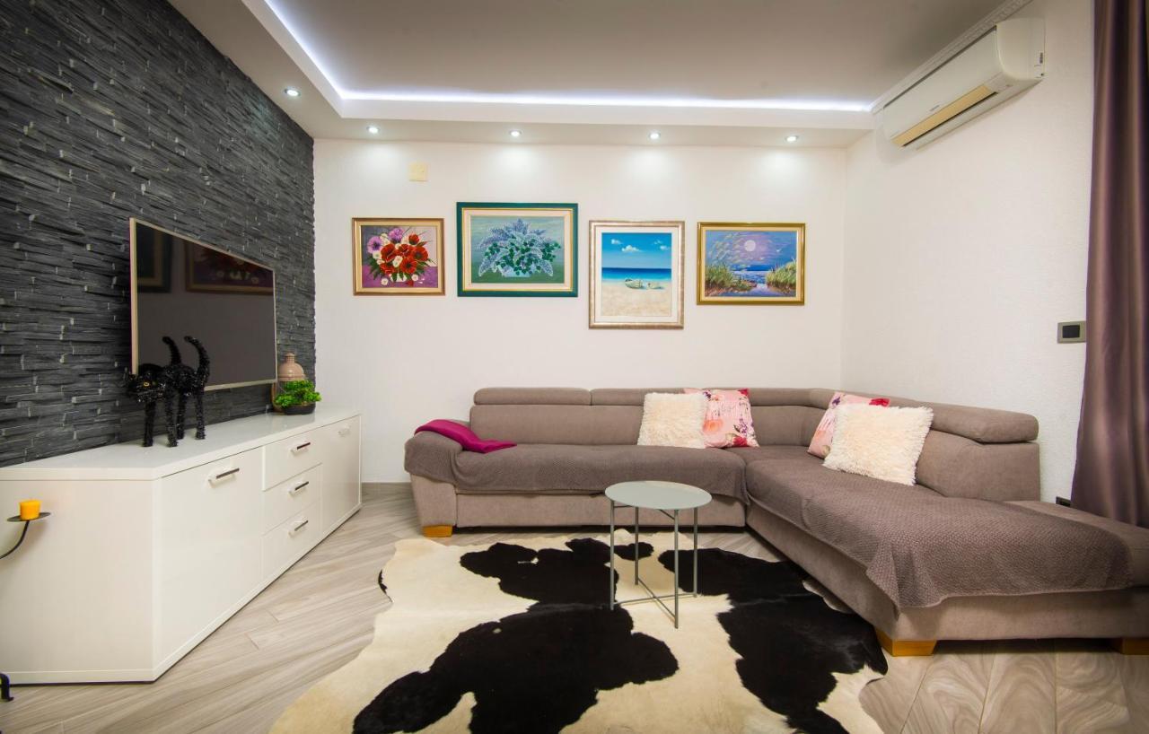 Villa J&J Apartments Residence With Swimming Pool Podstrana Luaran gambar