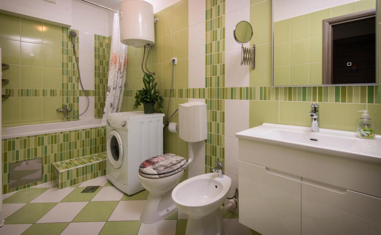 Villa J&J Apartments Residence With Swimming Pool Podstrana Luaran gambar