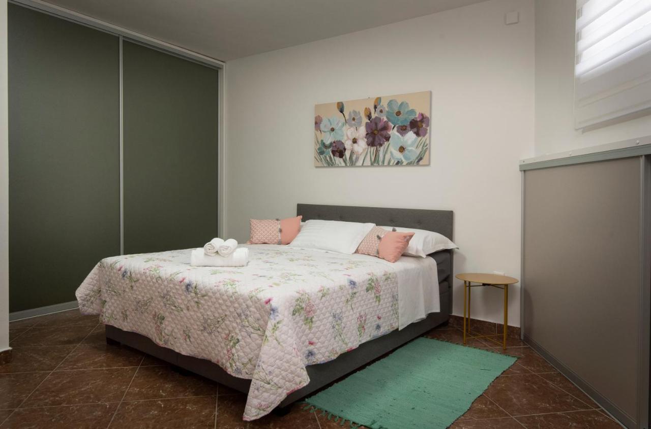 Villa J&J Apartments Residence With Swimming Pool Podstrana Luaran gambar