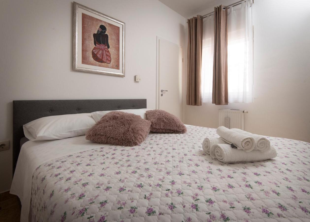Villa J&J Apartments Residence With Swimming Pool Podstrana Luaran gambar